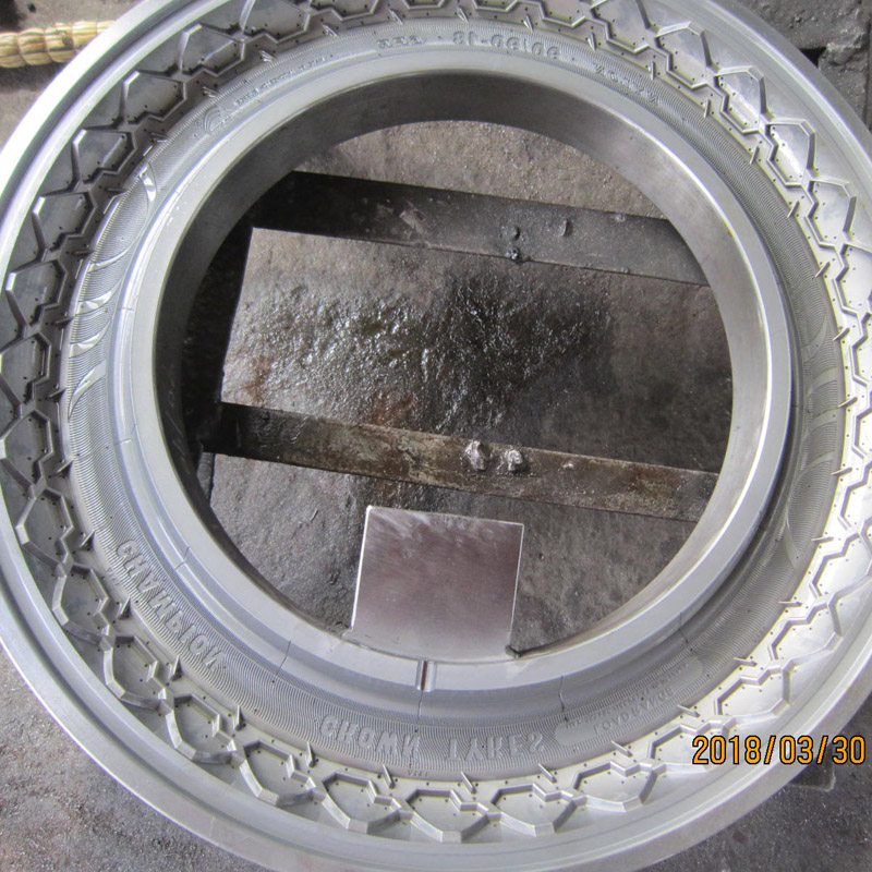 90 / 90-18 Motorcycle tire Mold