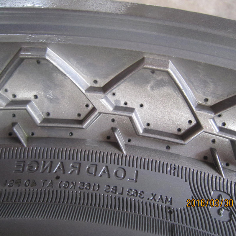 90 / 90-18 Motorcycle tire Mold